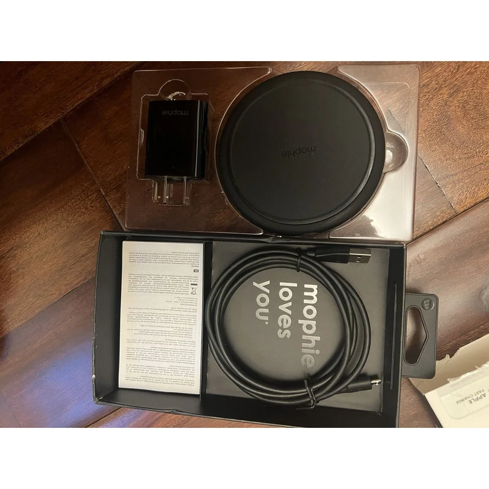 mophie 10w Qi Fast Charge Wireless Charger New